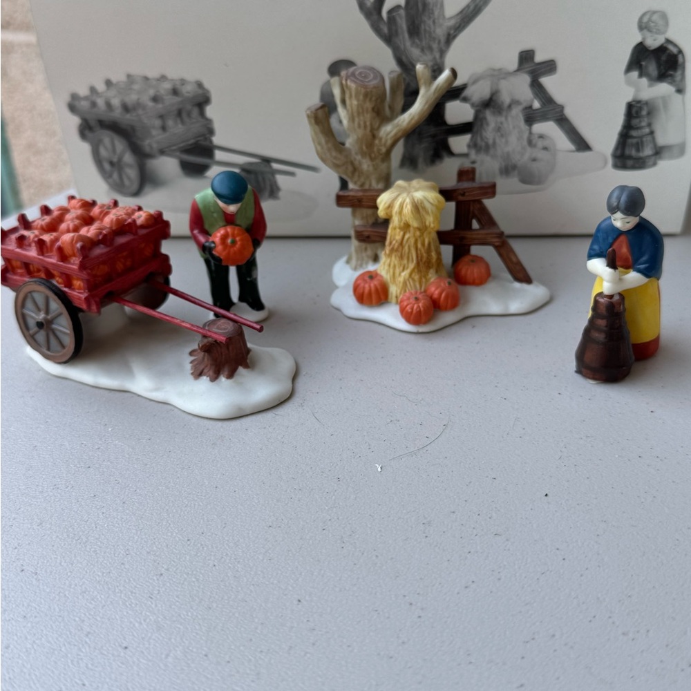 🐈⬛ Department 56 Heritage Village “ Harvest Time” Set of 4 EUC